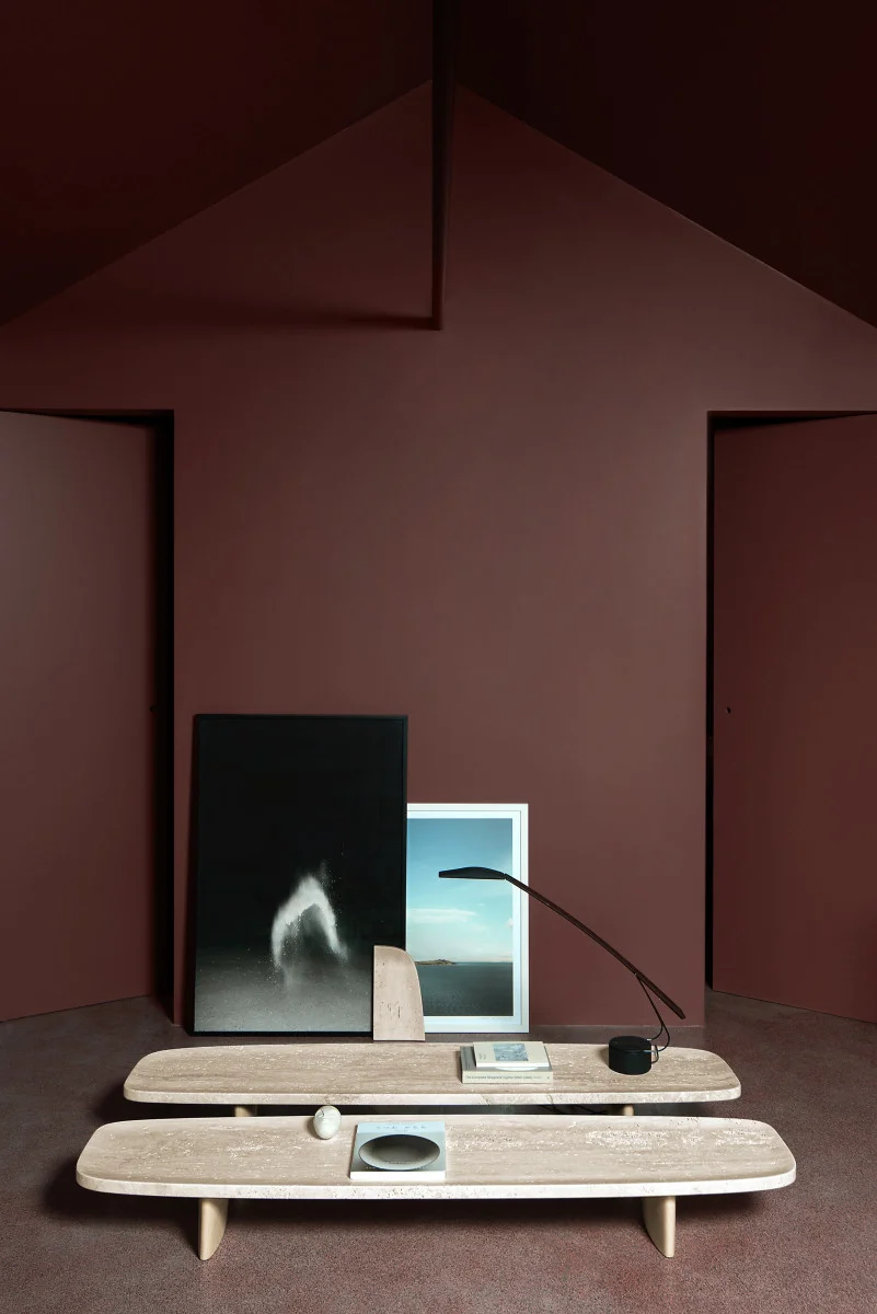 Matéria Side Table von Christian Haas für ClassiCon aus Travertin und Eschenholz im minimalistischen Design.