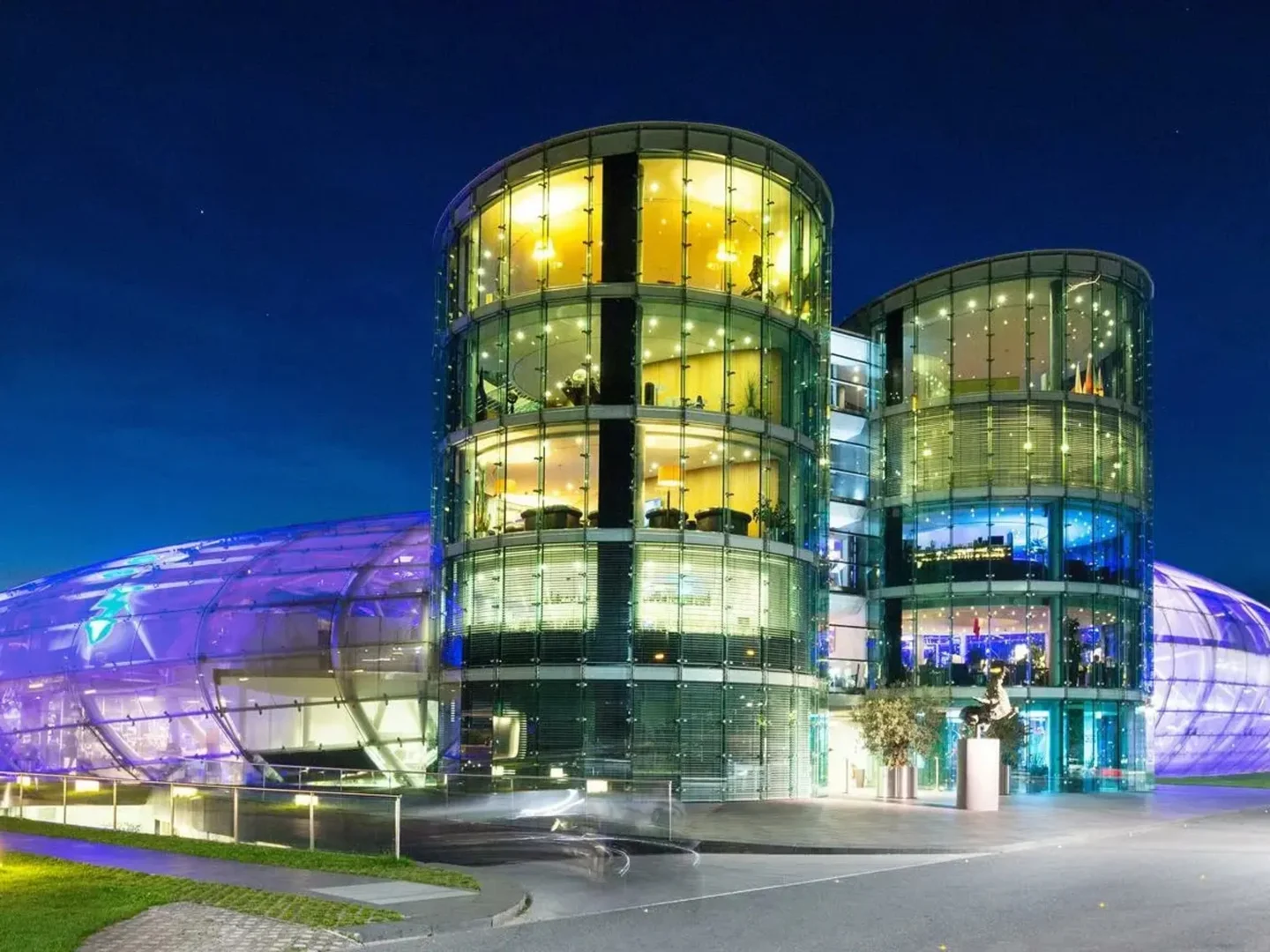 2506_Salzburg_Titelbild_c_Red Bull Hangar-7_HelgeKirchbergerPhotography