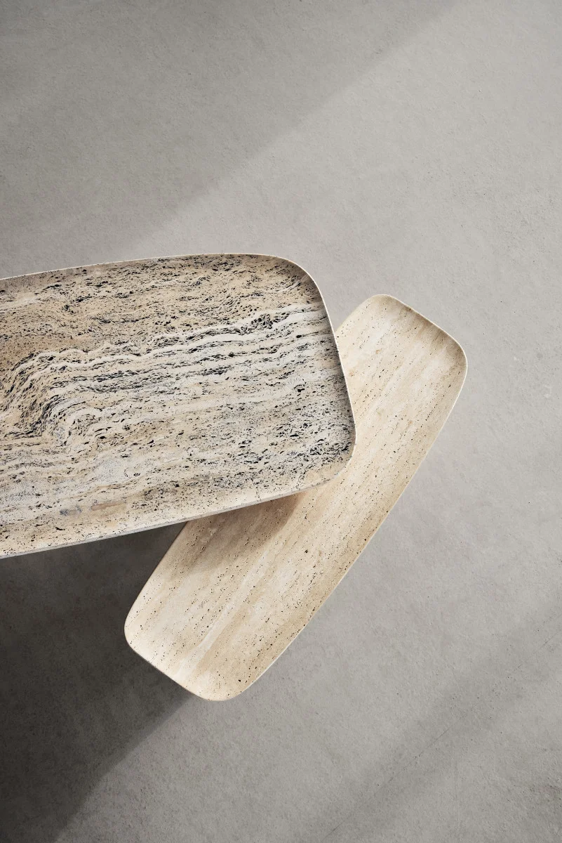Matéria Coffee Table in Indigo und Matéria Side Table in Natur von Christian Haas für ClassiCon aus Travertin und Eschenholz.
