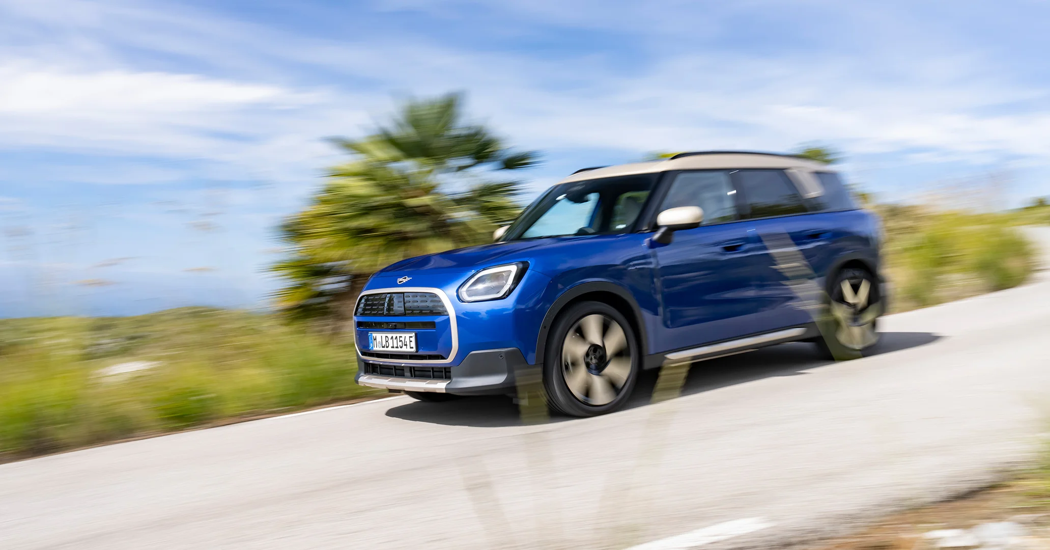 P90551996_highRes_mini-countryman-e-06